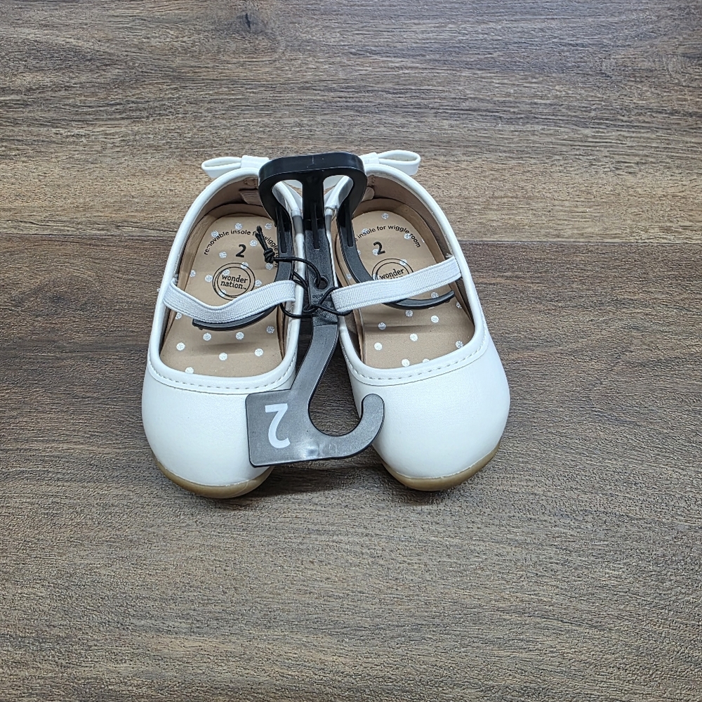 NEW, Baby Girls White Ballet Style Flat Dress Shoes with Bows SIZE: 2